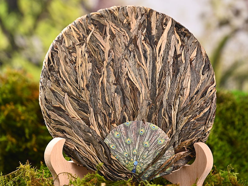 普洱生茶357g云秘孔雀 孔雀餅