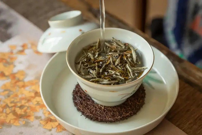 蓋碗泡白毫銀針